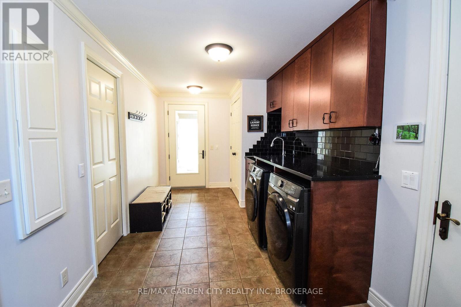 273 Canboro Road, Pelham (Fonthill), Ontario  L0S 1M0 - Photo 16 - X12127581