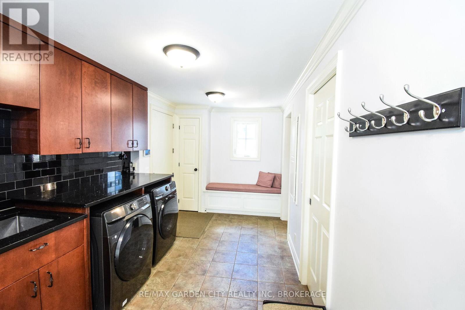 273 Canboro Road, Pelham (Fonthill), Ontario  L0S 1M0 - Photo 17 - X12127581