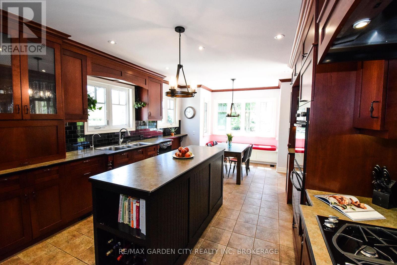 273 Canboro Road, Pelham (Fonthill), Ontario  L0S 1M0 - Photo 8 - X12127581