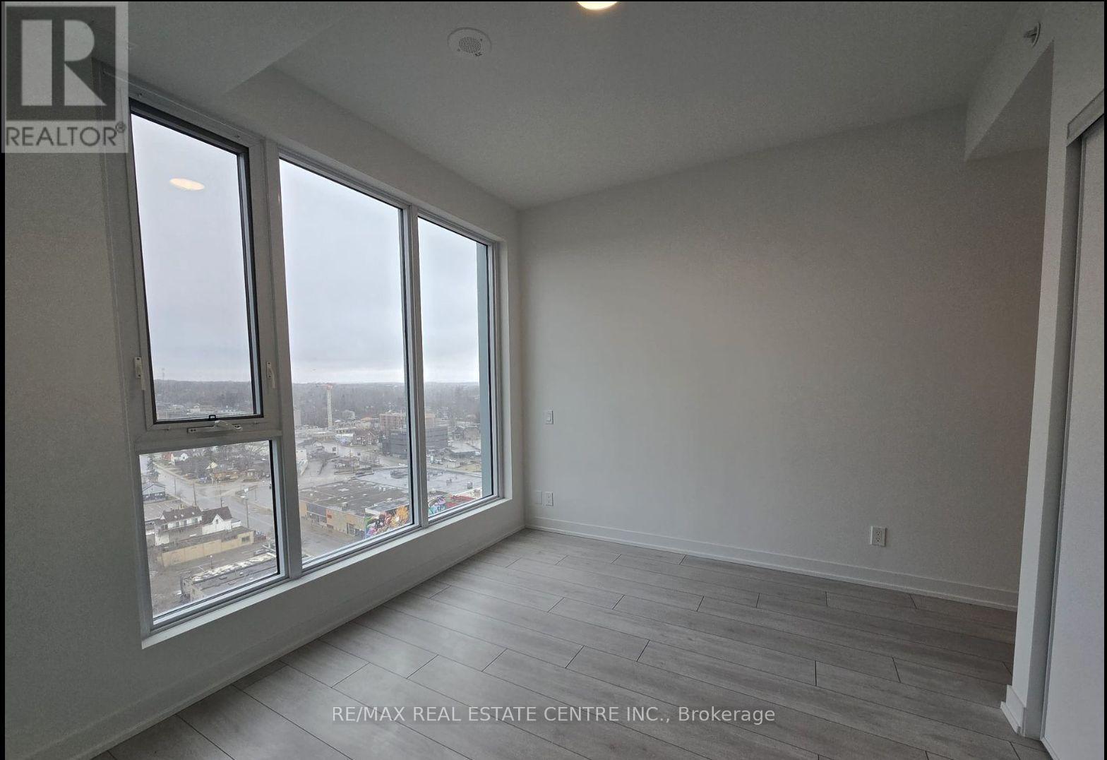 2001 - 39 Mary St Street, Barrie, Ontario  L4N 1S9 - Photo 12 - S12127291