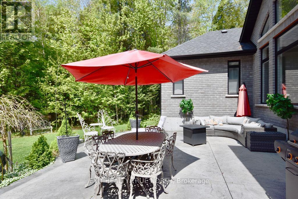 2 Sycamore Circle, Springwater, Ontario  L0L 2K0 - Photo 31 - S12127310