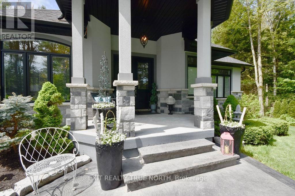 2 Sycamore Circle, Springwater, Ontario  L0L 2K0 - Photo 5 - S12127310