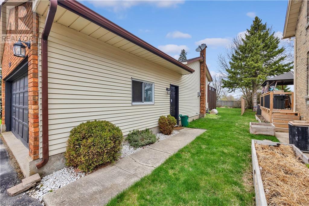 Property at 550 RAGLAN STREET Street image 3