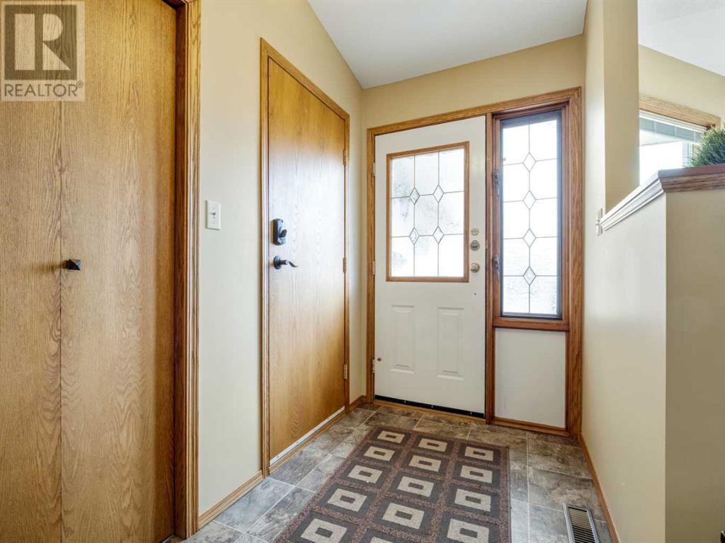 Property at 18 Heritage Close West image 3