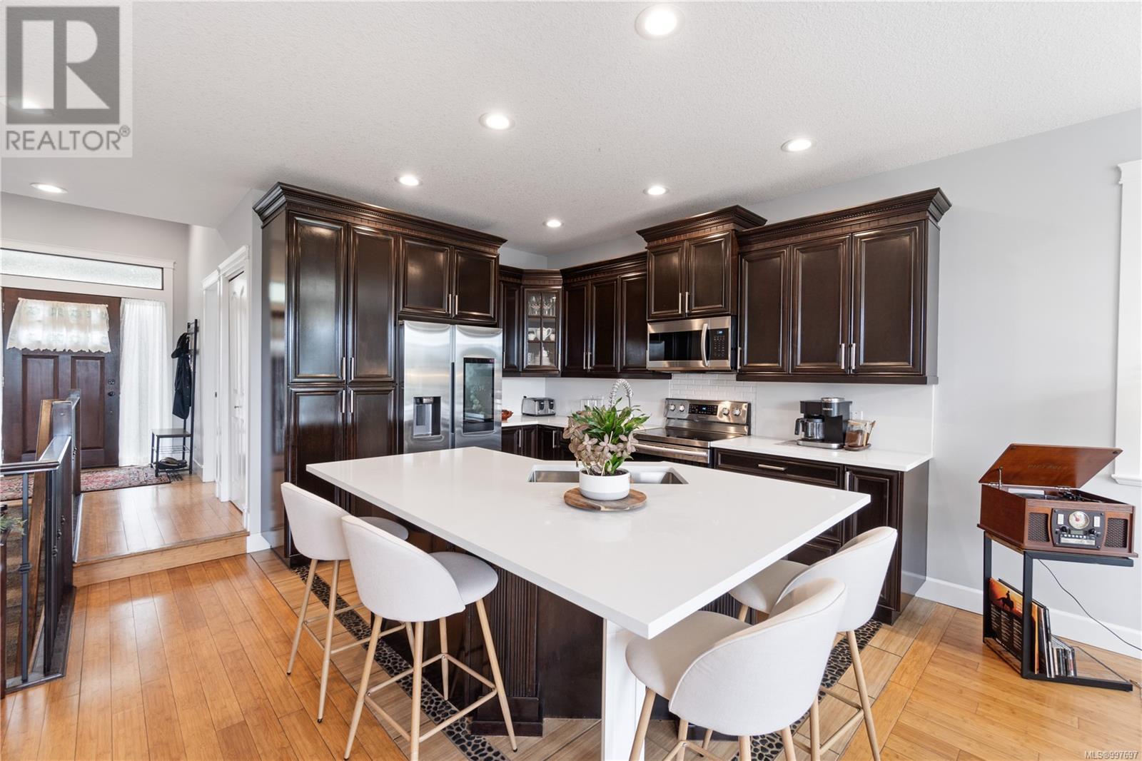 Property at 4232 Gulfview Dr image 2