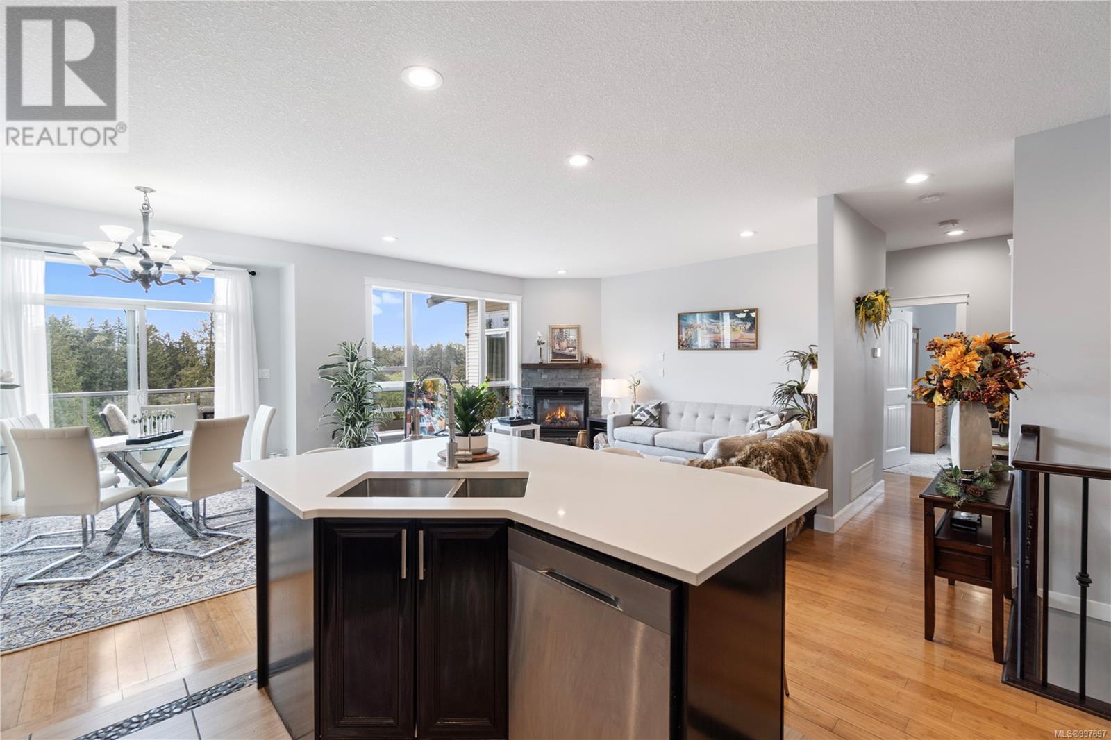 Property at 4232 Gulfview Dr image 3