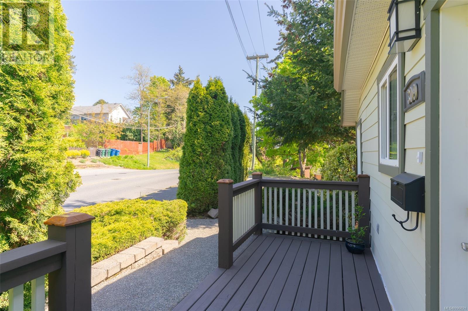 Property at 309 Pine St image 2