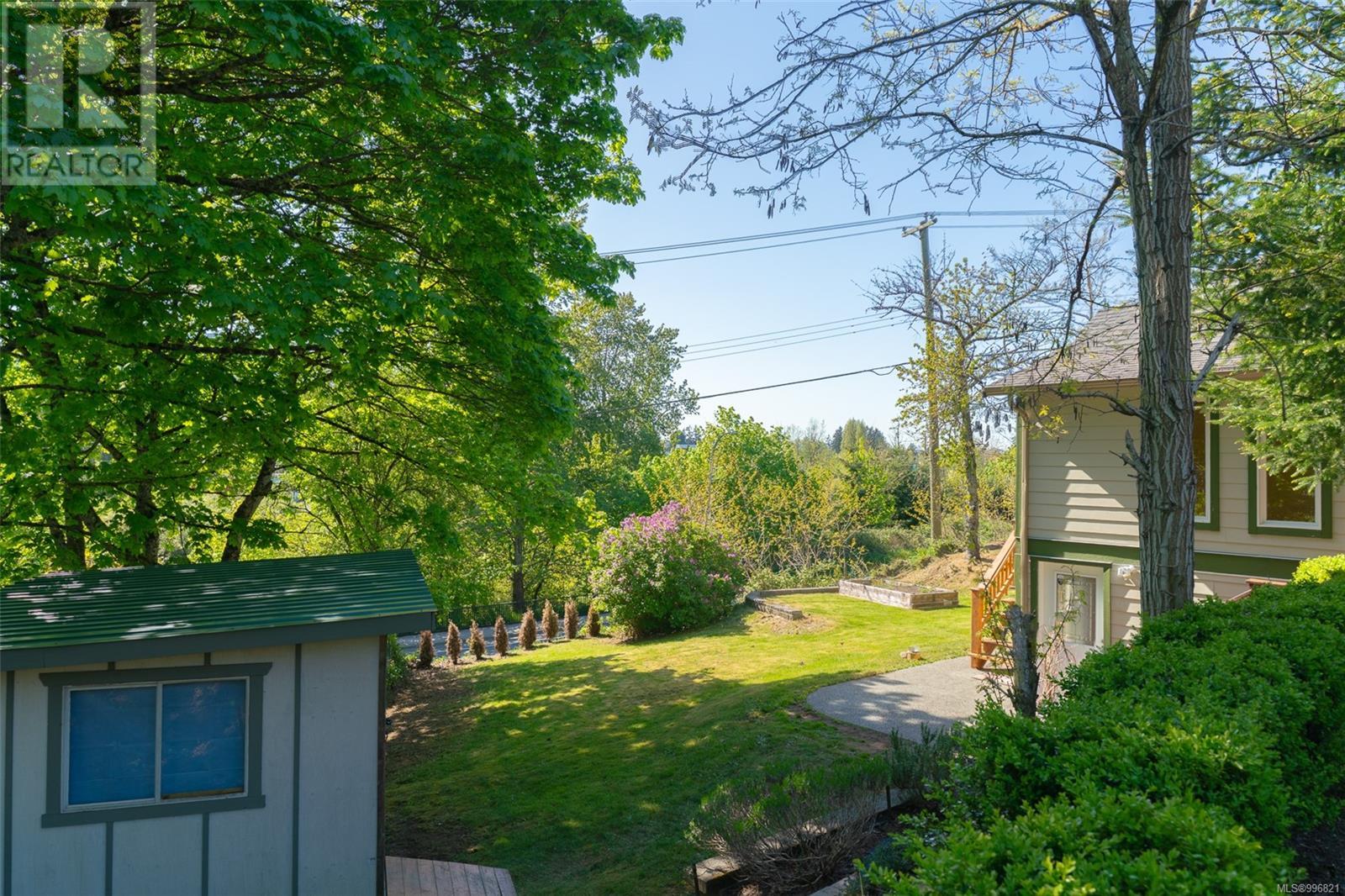 Property at 309 Pine St image 4