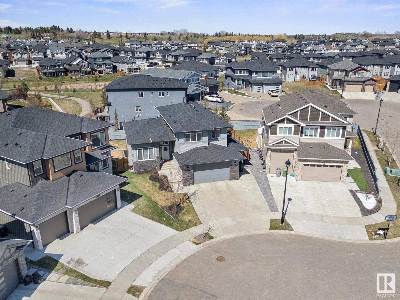 Property at 3911 44 AV image 4
