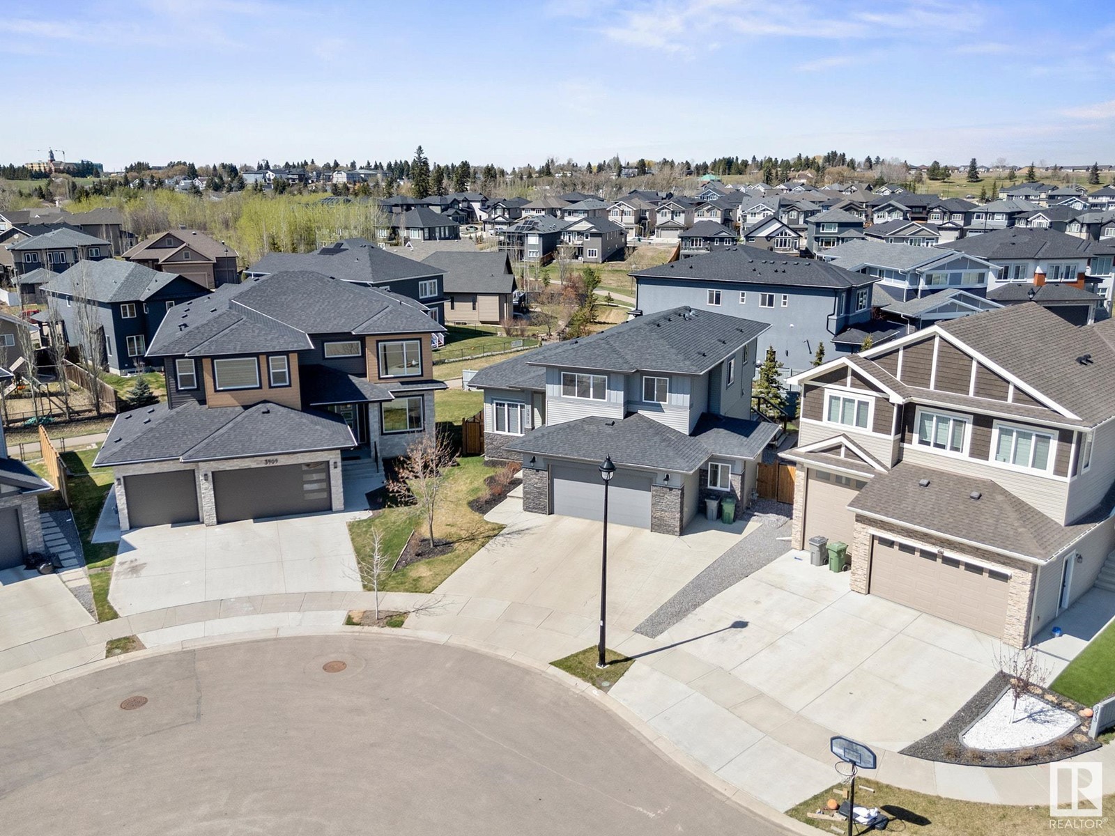 Property at 3911 44 AV image 3