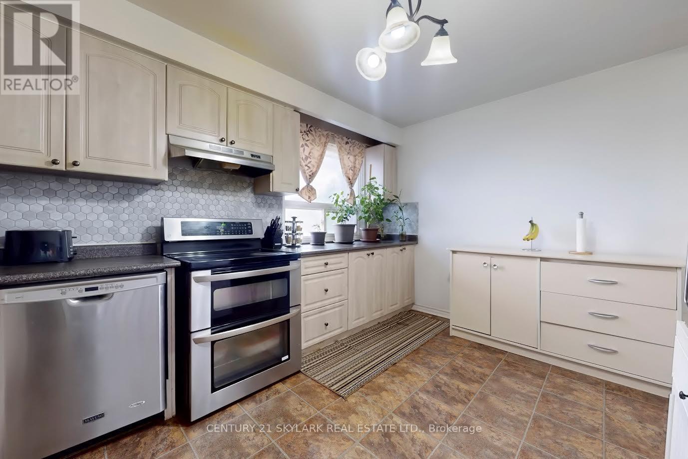 44 - 452 Silverstone Drive, Toronto, Ontario  M9V 3K8 - Photo 10 - W12123039