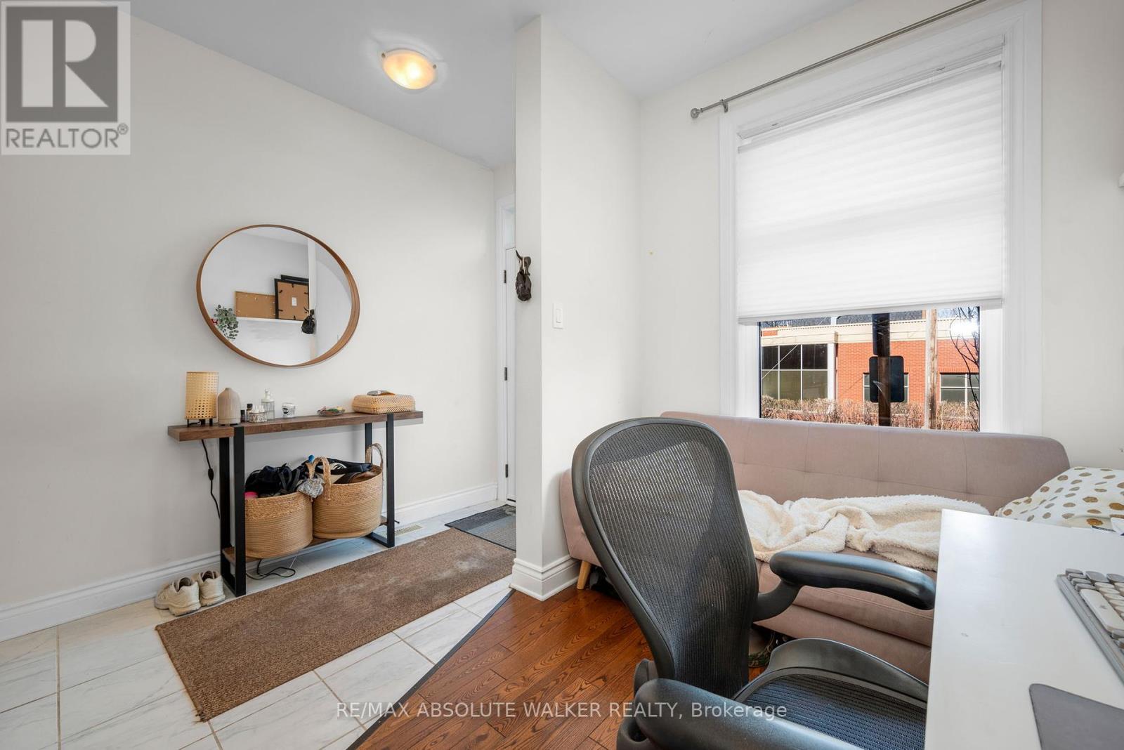 Property at 286 CAMBRIDGE STREET N image 3