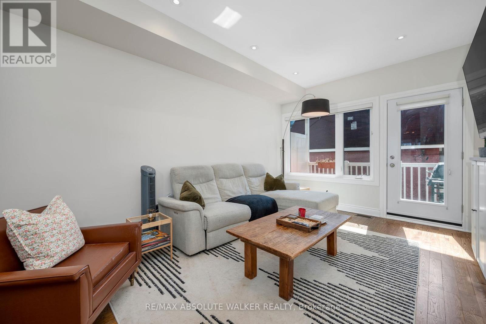 Property at 286 CAMBRIDGE STREET N image 5