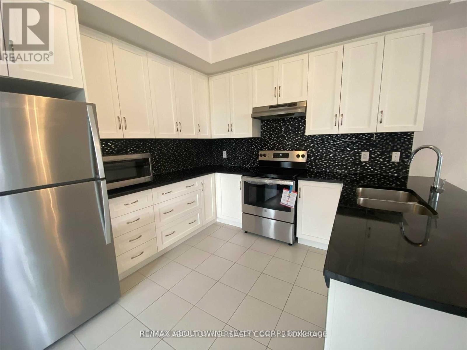3113 Blackfriar Common, Oakville, Ontario  L6H 7E3 - Photo 10 - W12127231