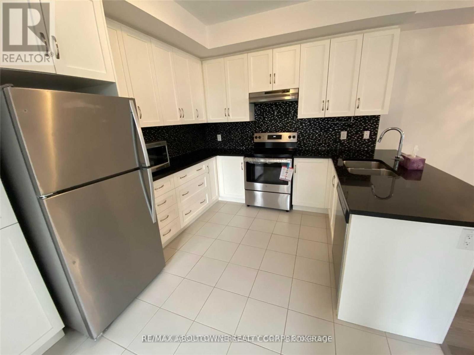 3113 Blackfriar Common, Oakville, Ontario  L6H 7E3 - Photo 11 - W12127231
