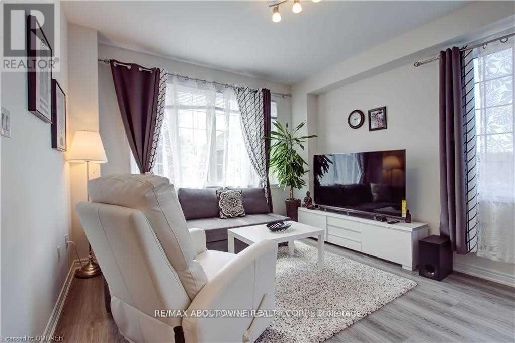 3113 Blackfriar Common, Oakville, Ontario  L6H 7E3 - Photo 5 - W12127231