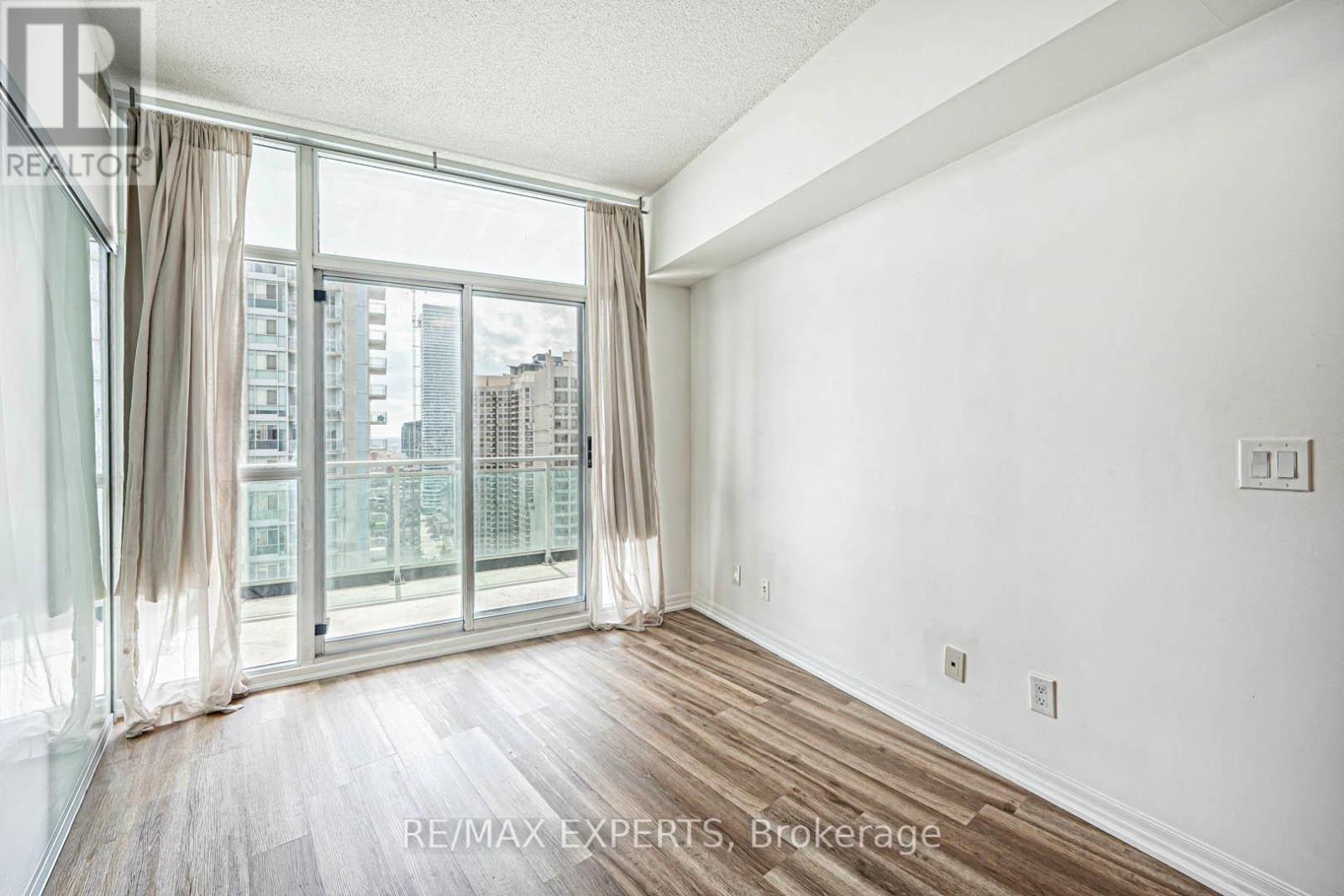 2606 - 223 Webb Drive, Mississauga, Ontario  L5B 0E8 - Photo 11 - W12127249