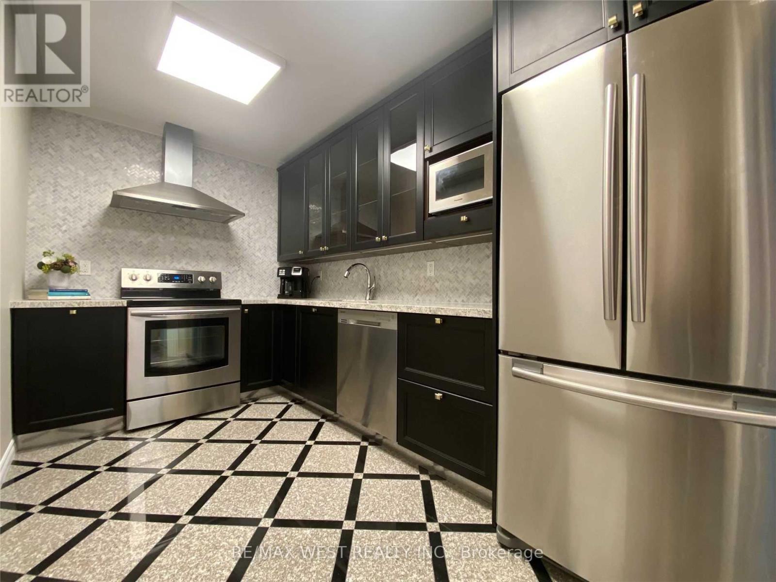 Property at 503 - 45 SOUTHPORT STREET image 3