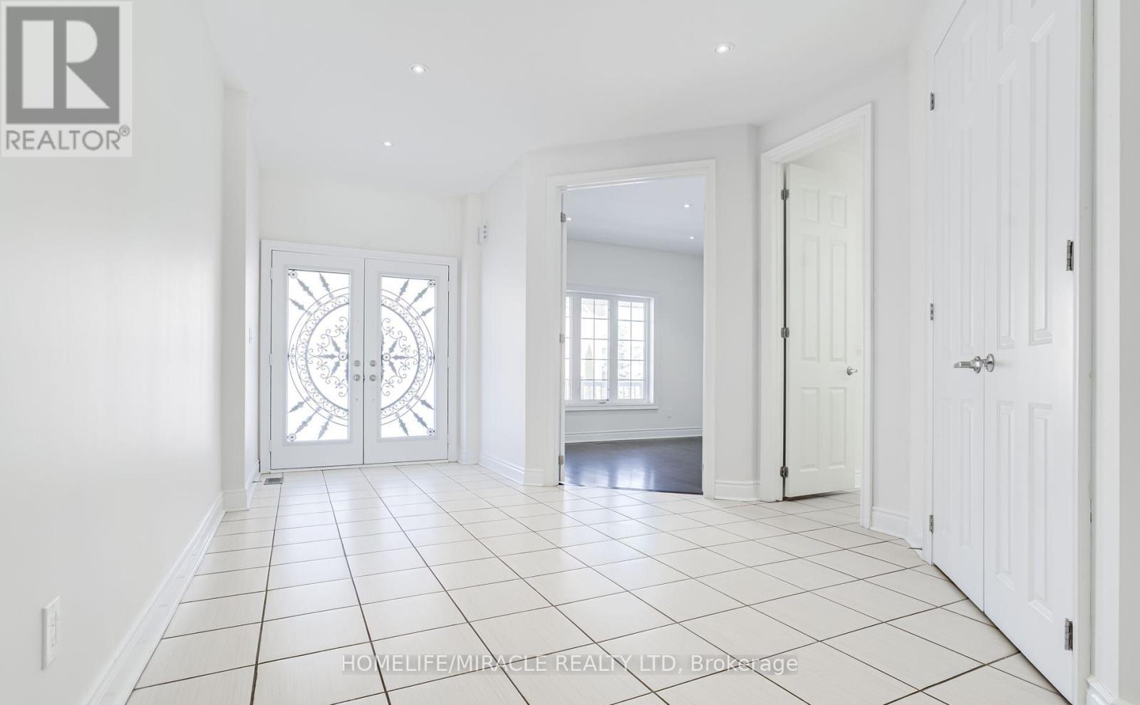 Property at 4 LAVALLEE CRESCENT image 2