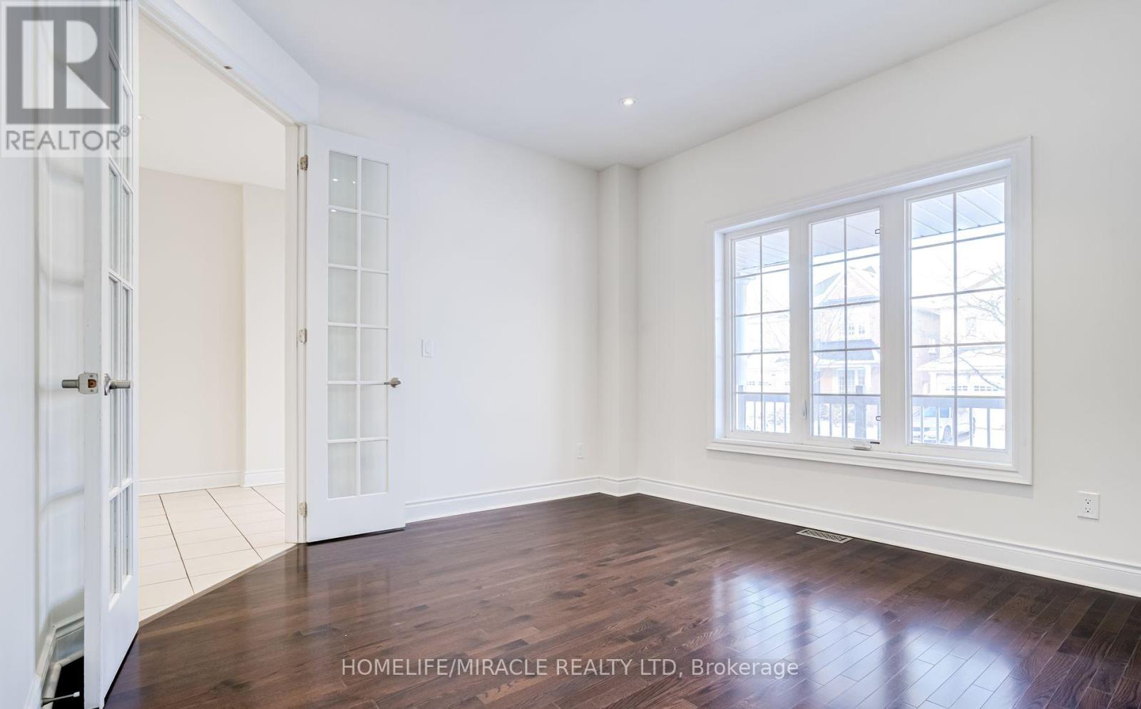 4 Lavallee Crescent, Brampton, Ontario  L6X 3A1 - Photo 3 - W12127333
