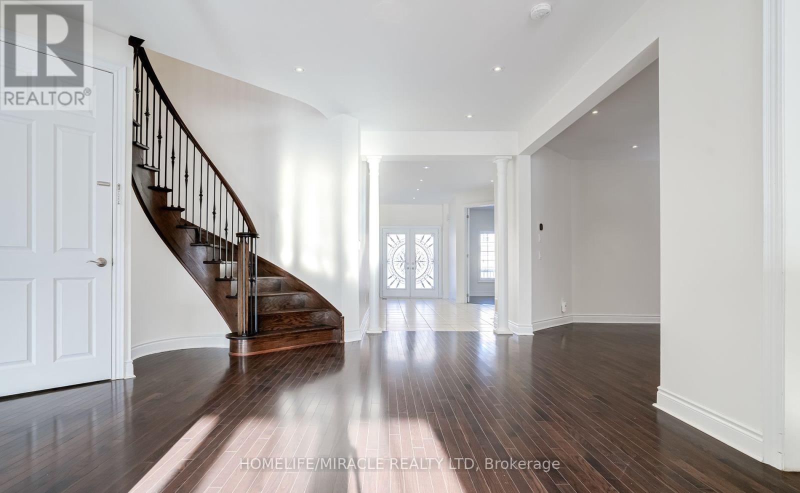 Property at 4 LAVALLEE CRESCENT image 4