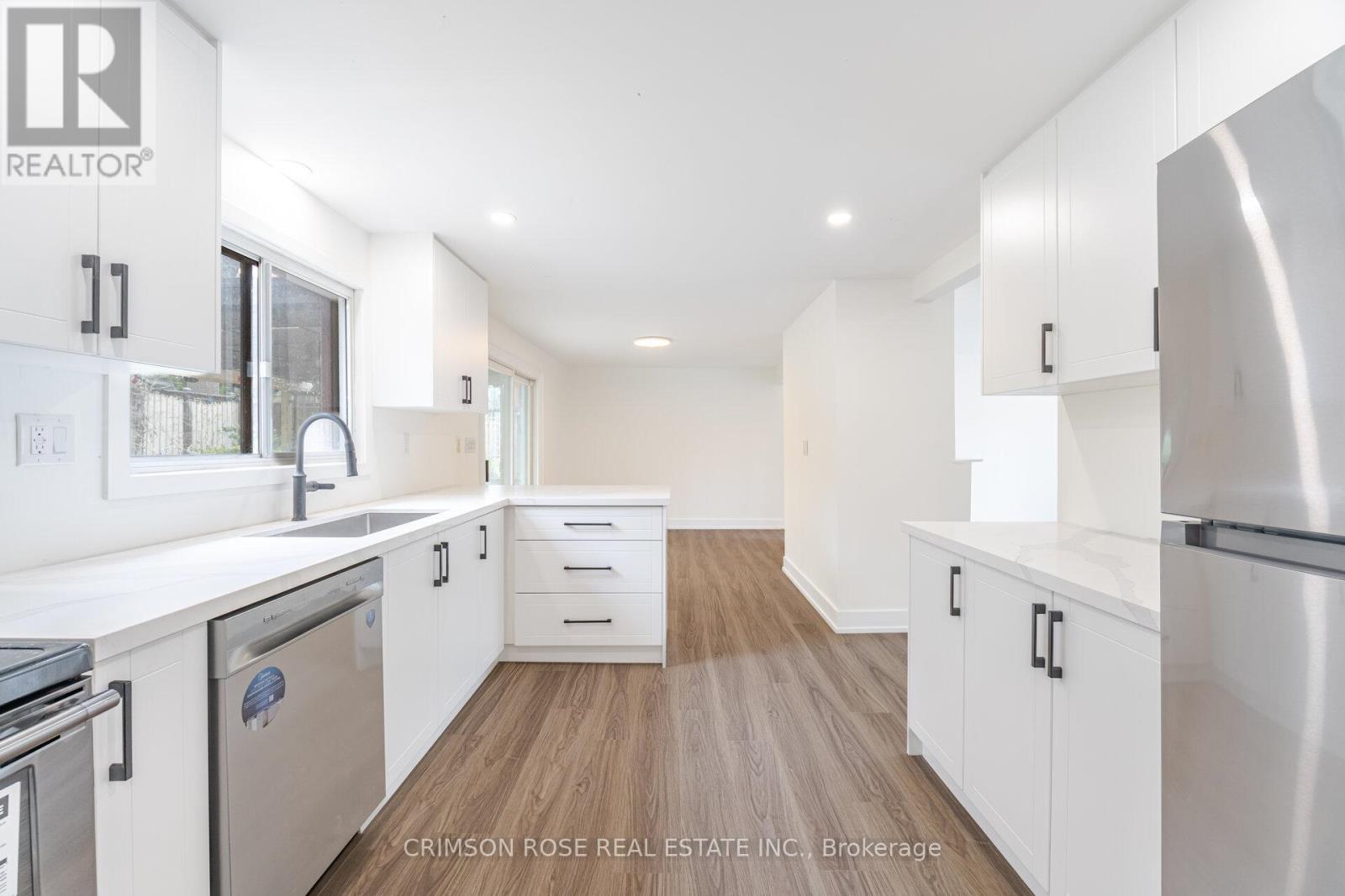 2561 Mindemoya Road, Mississauga, Ontario  L5C 2R1 - Photo 14 - W12127361