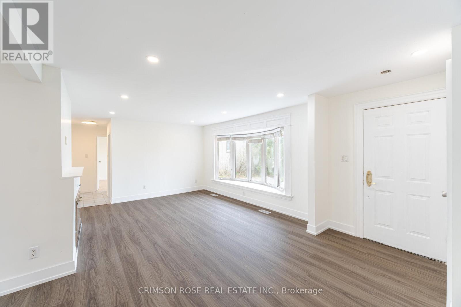 2561 Mindemoya Road, Mississauga, Ontario  L5C 2R1 - Photo 8 - W12127361