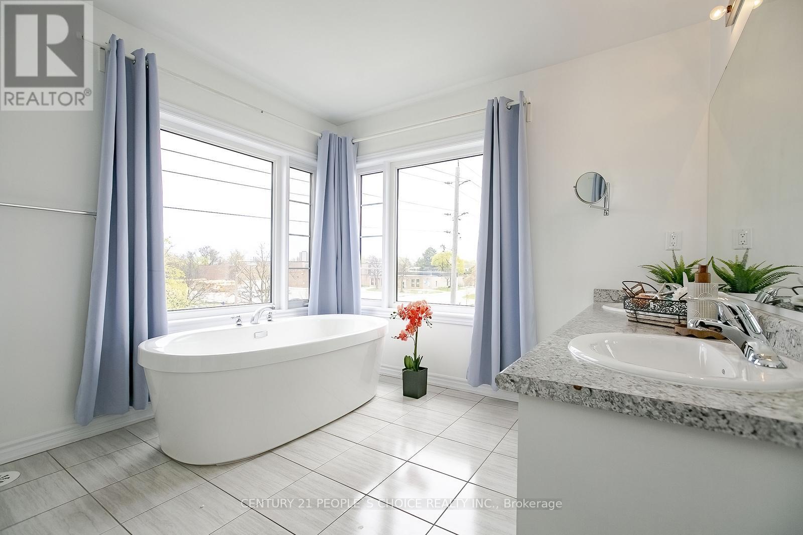 391 The Westway Road, Toronto, Ontario  M9R 1H3 - Photo 40 - W12127385