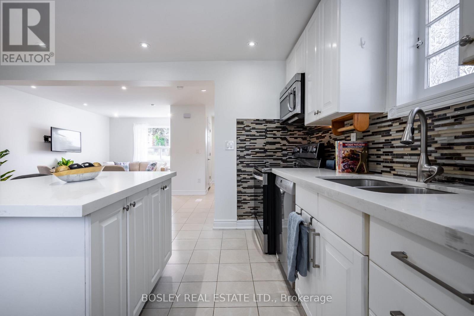 104 Aileen Avenue, Toronto, Ontario  M6M 1E9 - Photo 10 - W12127405