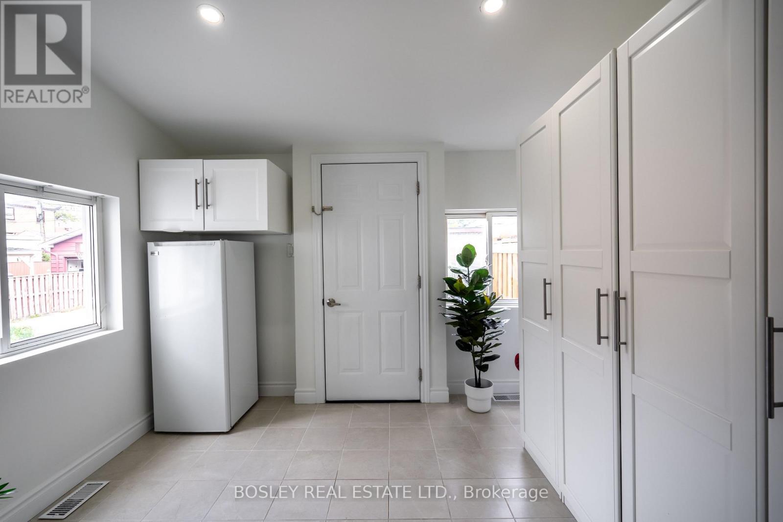 104 Aileen Avenue, Toronto, Ontario  M6M 1E9 - Photo 31 - W12127405