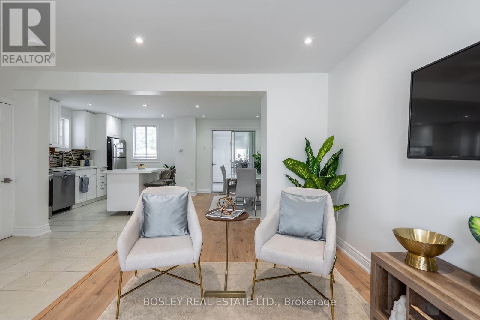 104 Aileen Avenue, Toronto, Ontario  M6M 1E9 - Photo 4 - W12127405