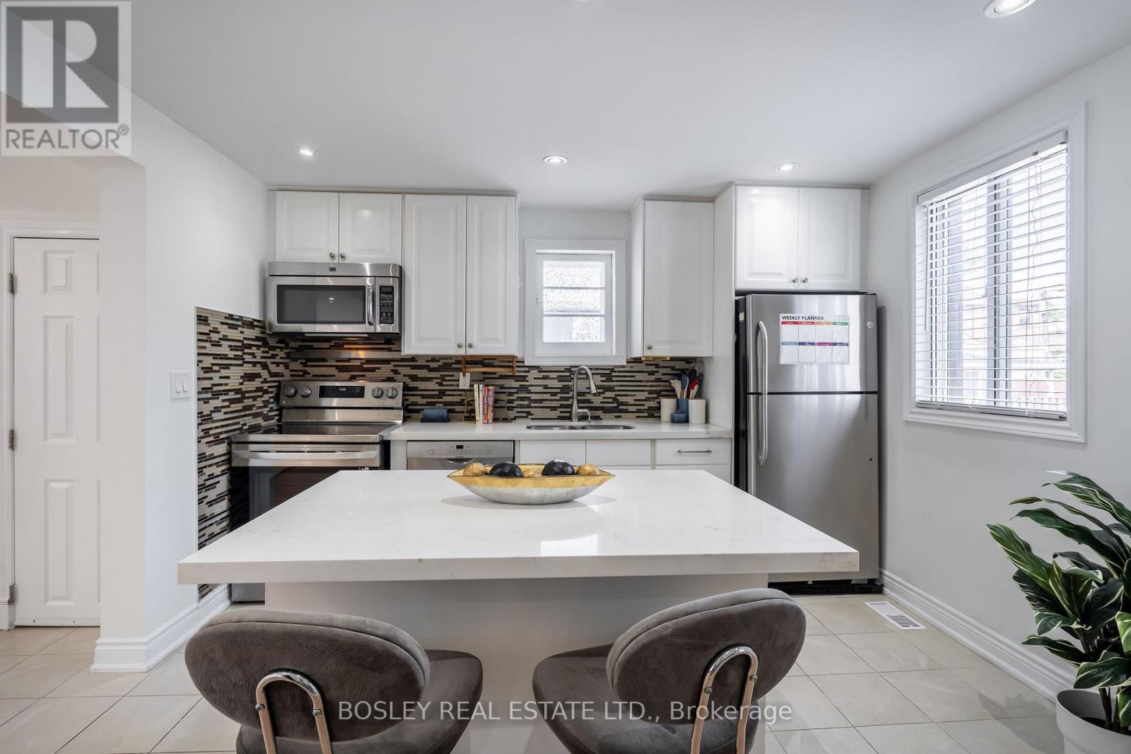 104 Aileen Avenue, Toronto, Ontario  M6M 1E9 - Photo 9 - W12127405