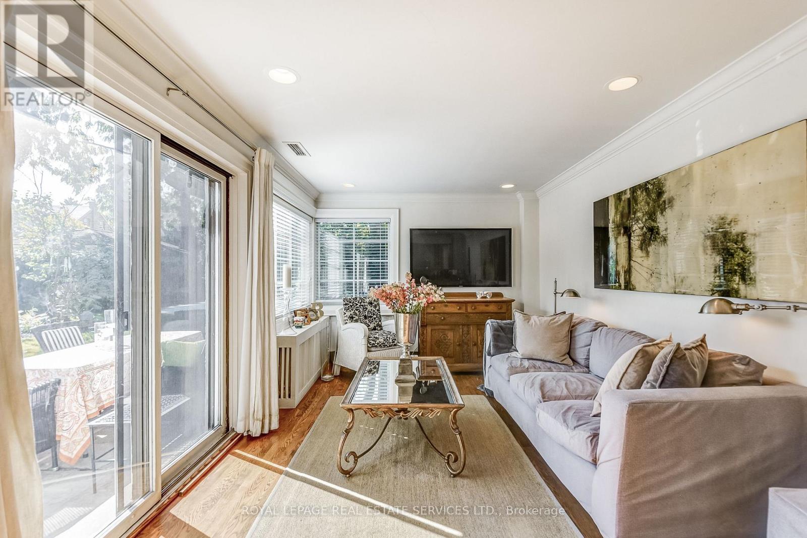 39 Strath Avenue, Toronto, Ontario  M8X 1R2 - Photo 10 - W12127493