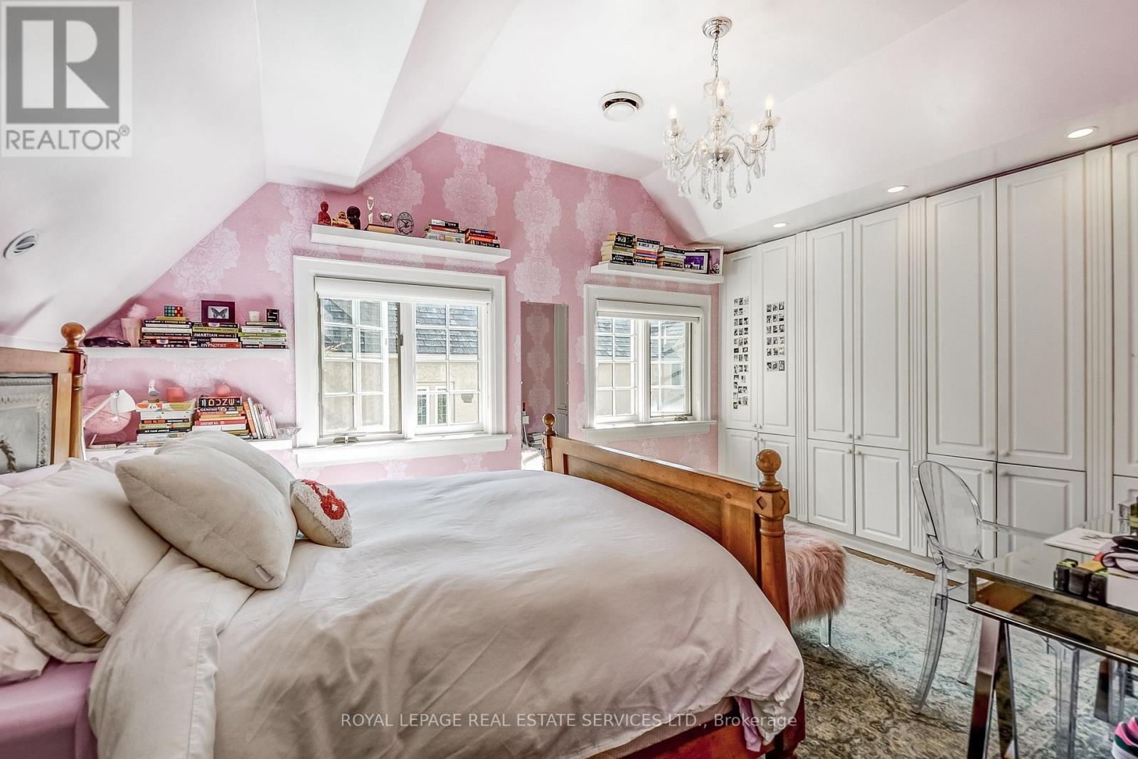 39 Strath Avenue, Toronto, Ontario  M8X 1R2 - Photo 12 - W12127493