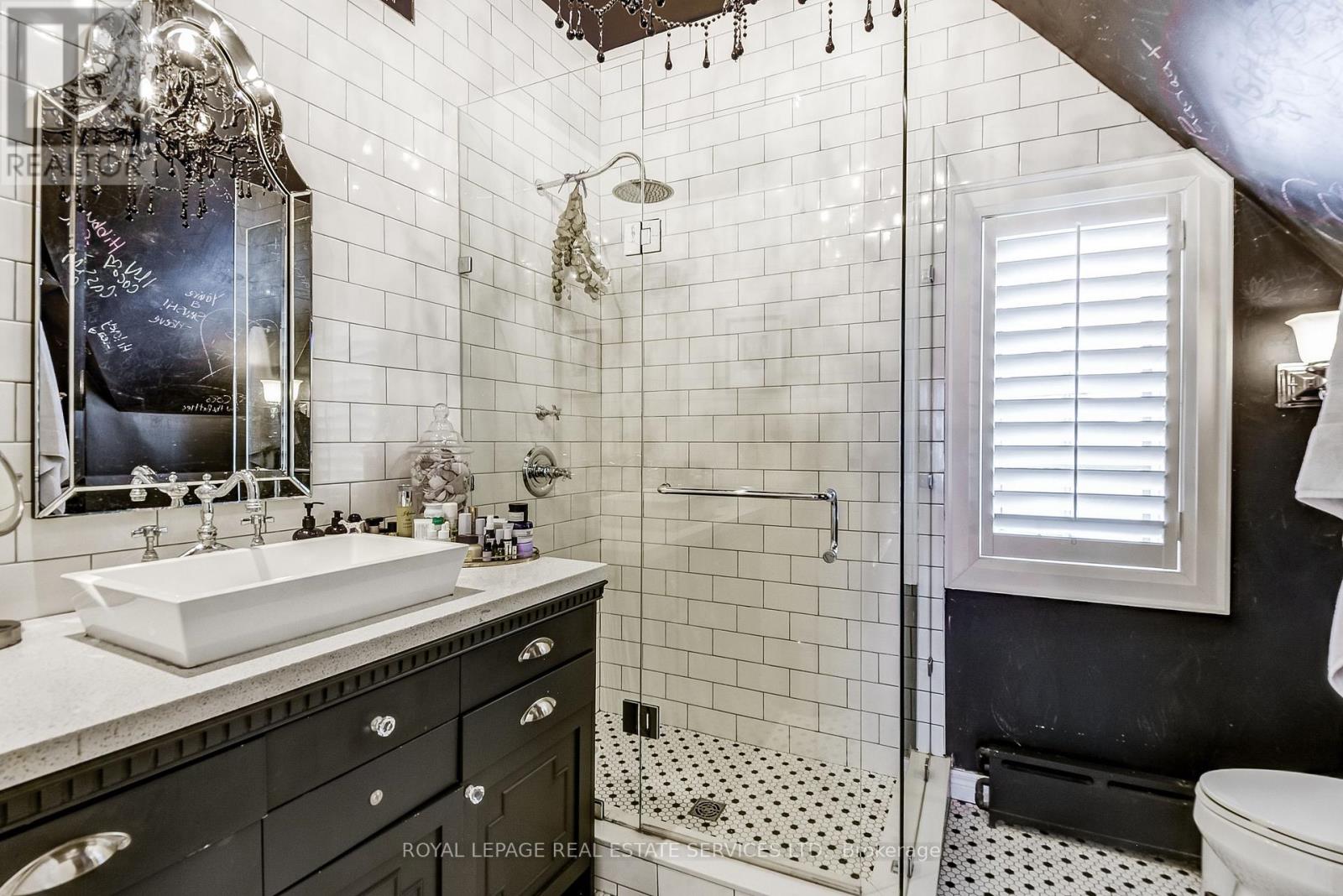 39 Strath Avenue, Toronto, Ontario  M8X 1R2 - Photo 14 - W12127493