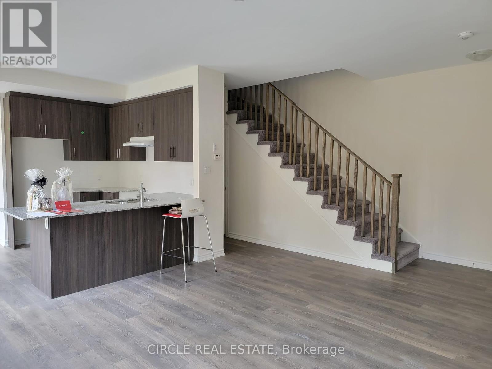 23 - 40 Knotsberry Circle, Brampton, Ontario  L6Y 6G1 - Photo 2 - W12127501