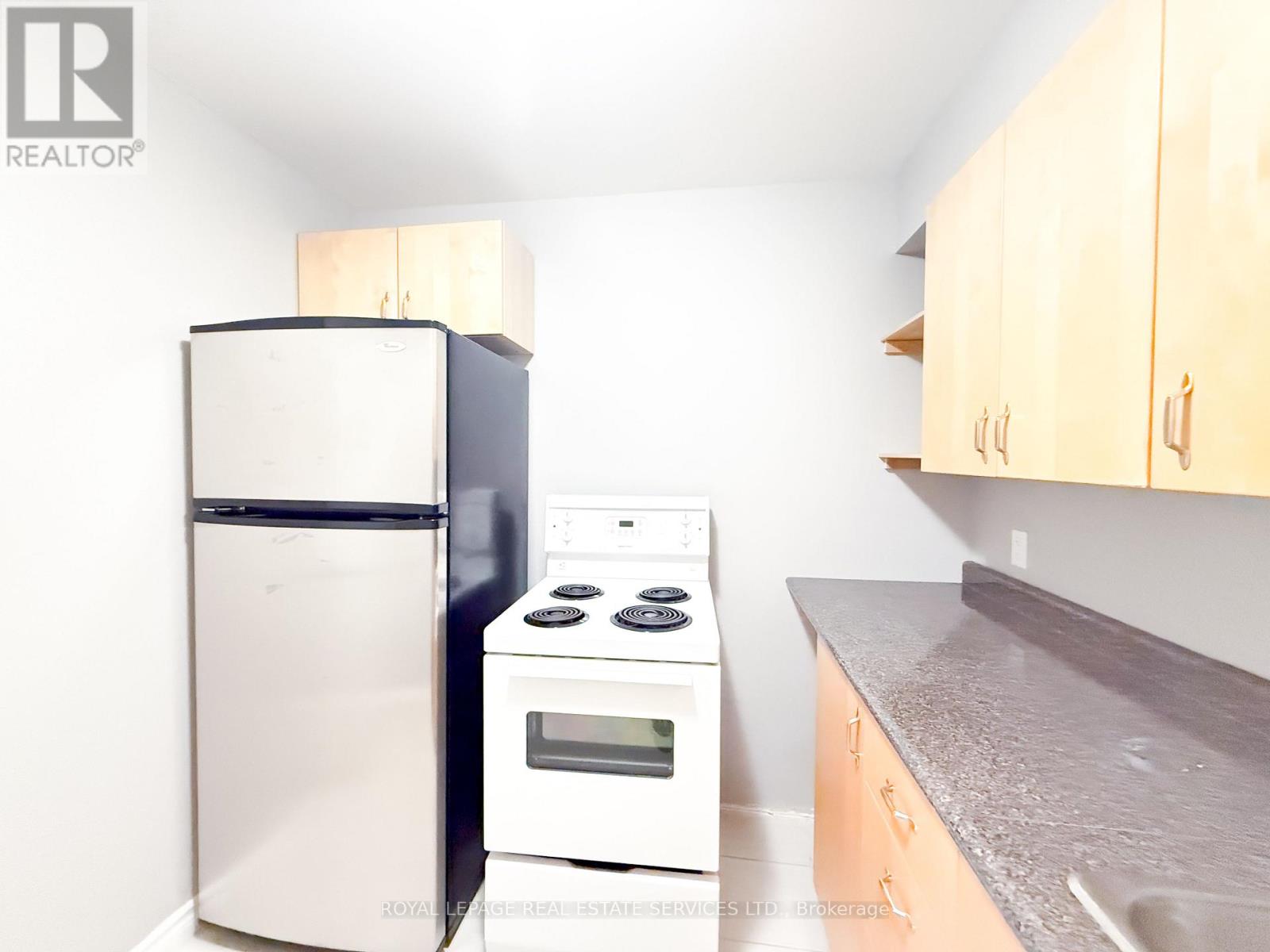 Lower - 3352 Dundas Street W, Toronto, Ontario  M6P 2A4 - Photo 2 - W12127503