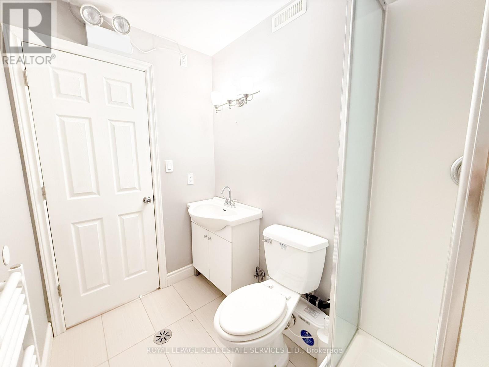 Lower - 3352 Dundas Street W, Toronto, Ontario  M6P 2A4 - Photo 5 - W12127503