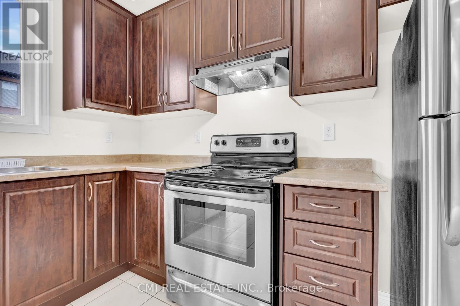 39 Sea Drifter Crescent, Brampton, Ontario  L6P 2S1 - Photo 13 - W12127512