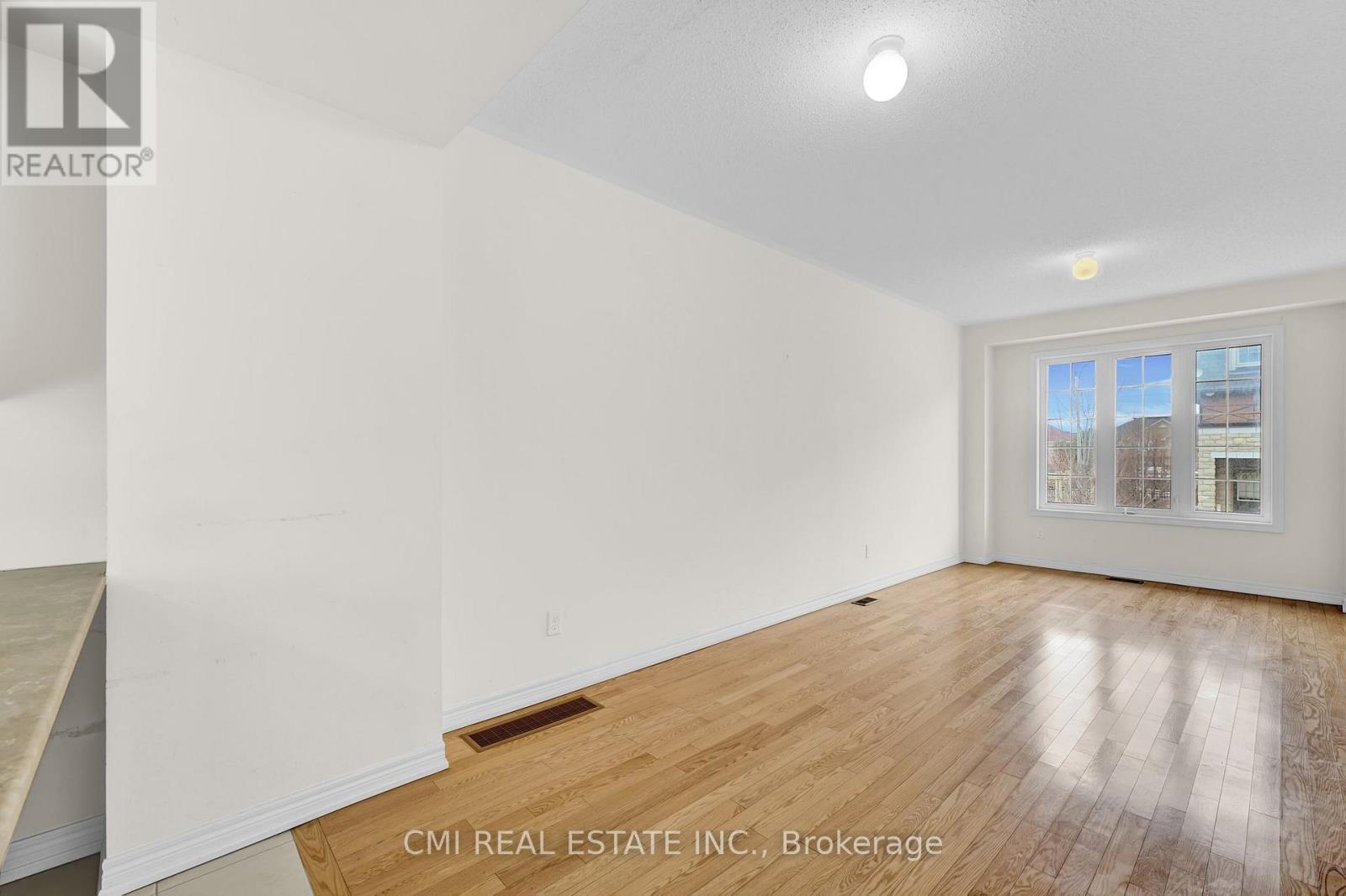39 Sea Drifter Crescent, Brampton, Ontario  L6P 2S1 - Photo 7 - W12127512