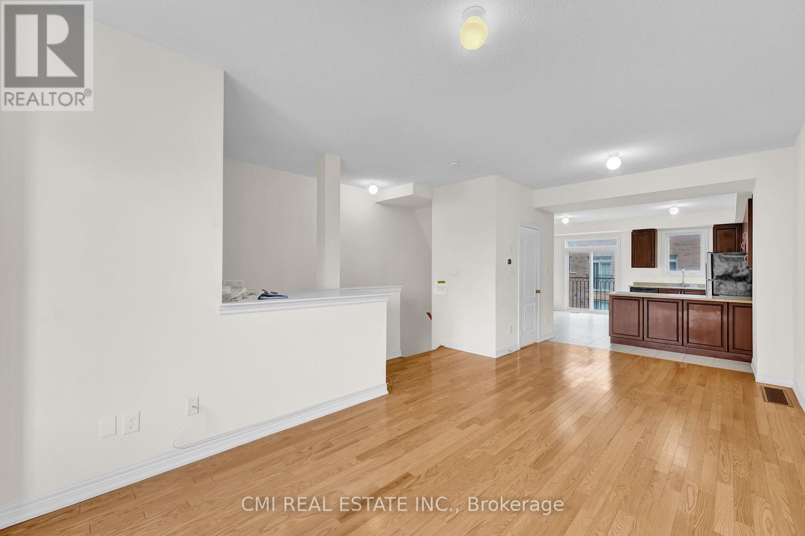 39 Sea Drifter Crescent, Brampton, Ontario  L6P 2S1 - Photo 8 - W12127512