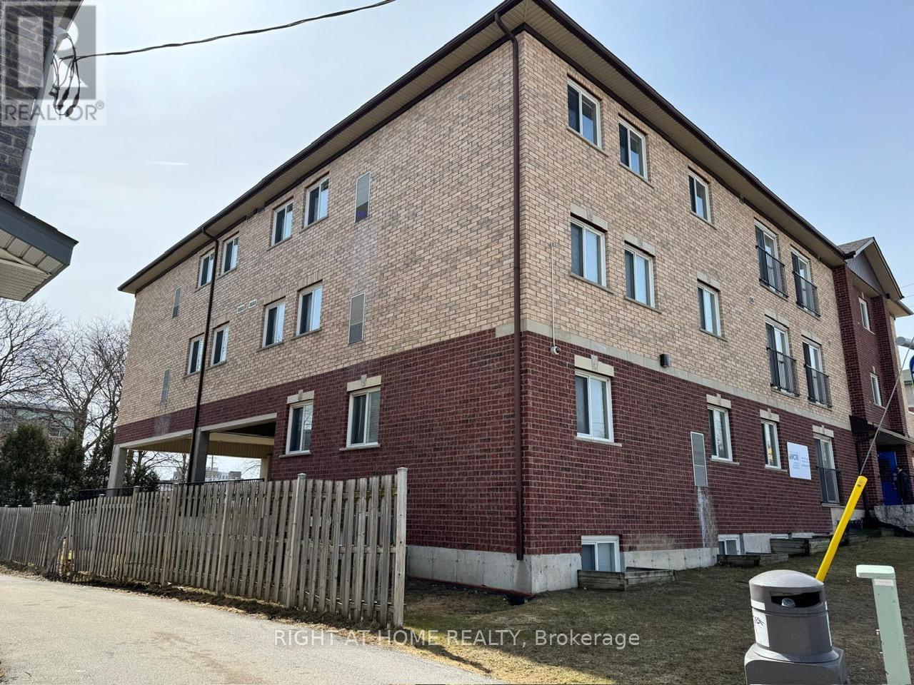 41 Columbia Street W, Waterloo, Ontario  N2L 3K4 - Photo 1 - X12065275