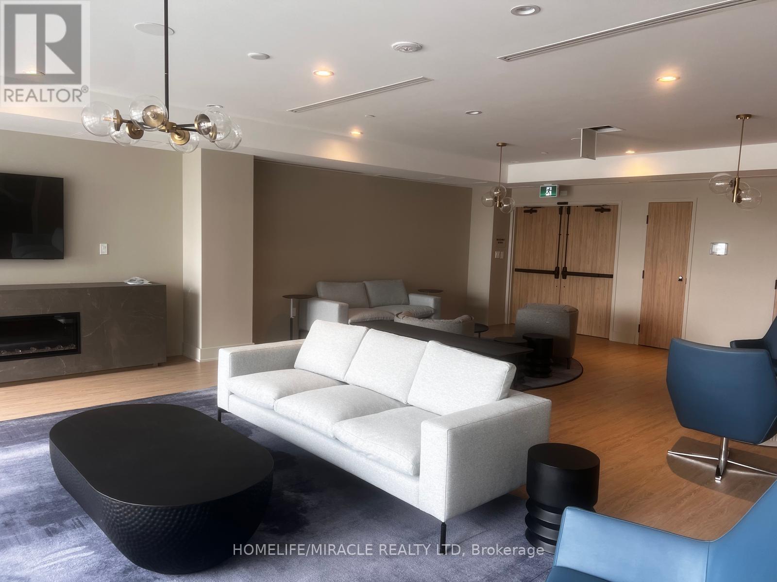 604 - 430 Square One Drive, Mississauga, Ontario  L5B 3Y1 - Photo 10 - W12125973