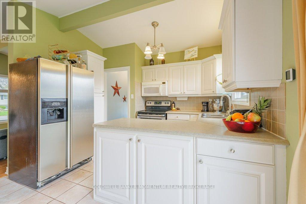 40 Black Knight Road, St. Catharines, Ontario  L2N 3C2 - Photo 14 - X12123118