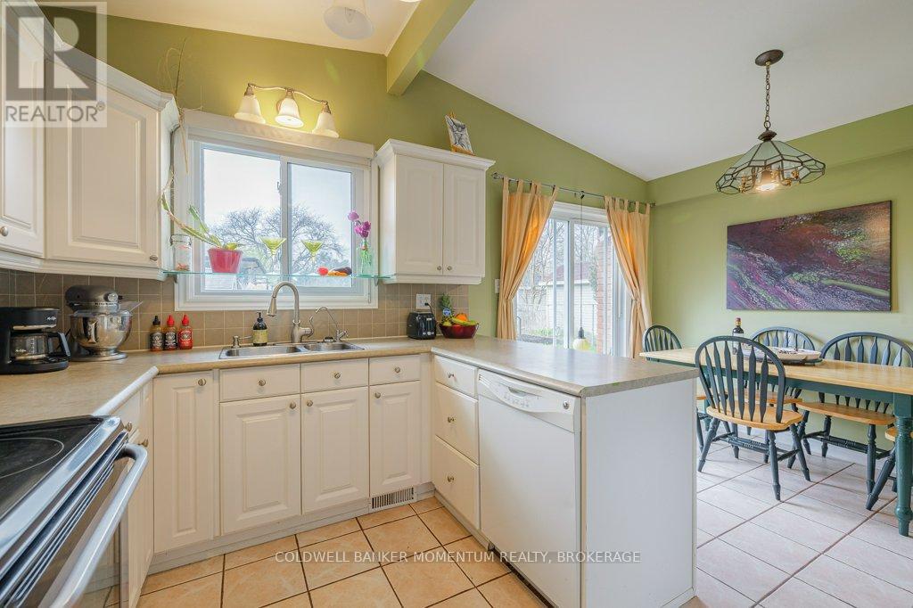 40 Black Knight Road, St. Catharines, Ontario  L2N 3C2 - Photo 15 - X12123118