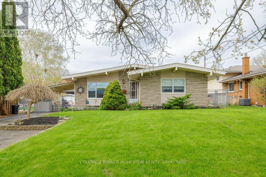 40 Black Knight Road, St. Catharines (Lakeport), Ontario  L2N 3C2 - Photo 2 - X12123118