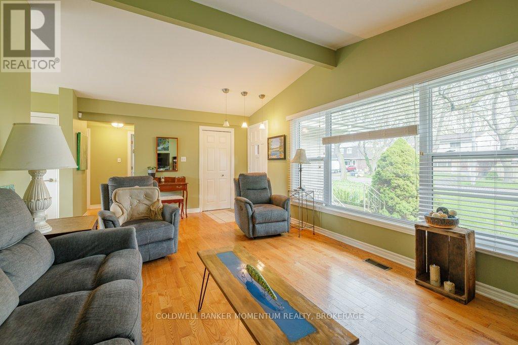 40 Black Knight Road, St. Catharines (Lakeport), Ontario  L2N 3C2 - Photo 9 - X12123118