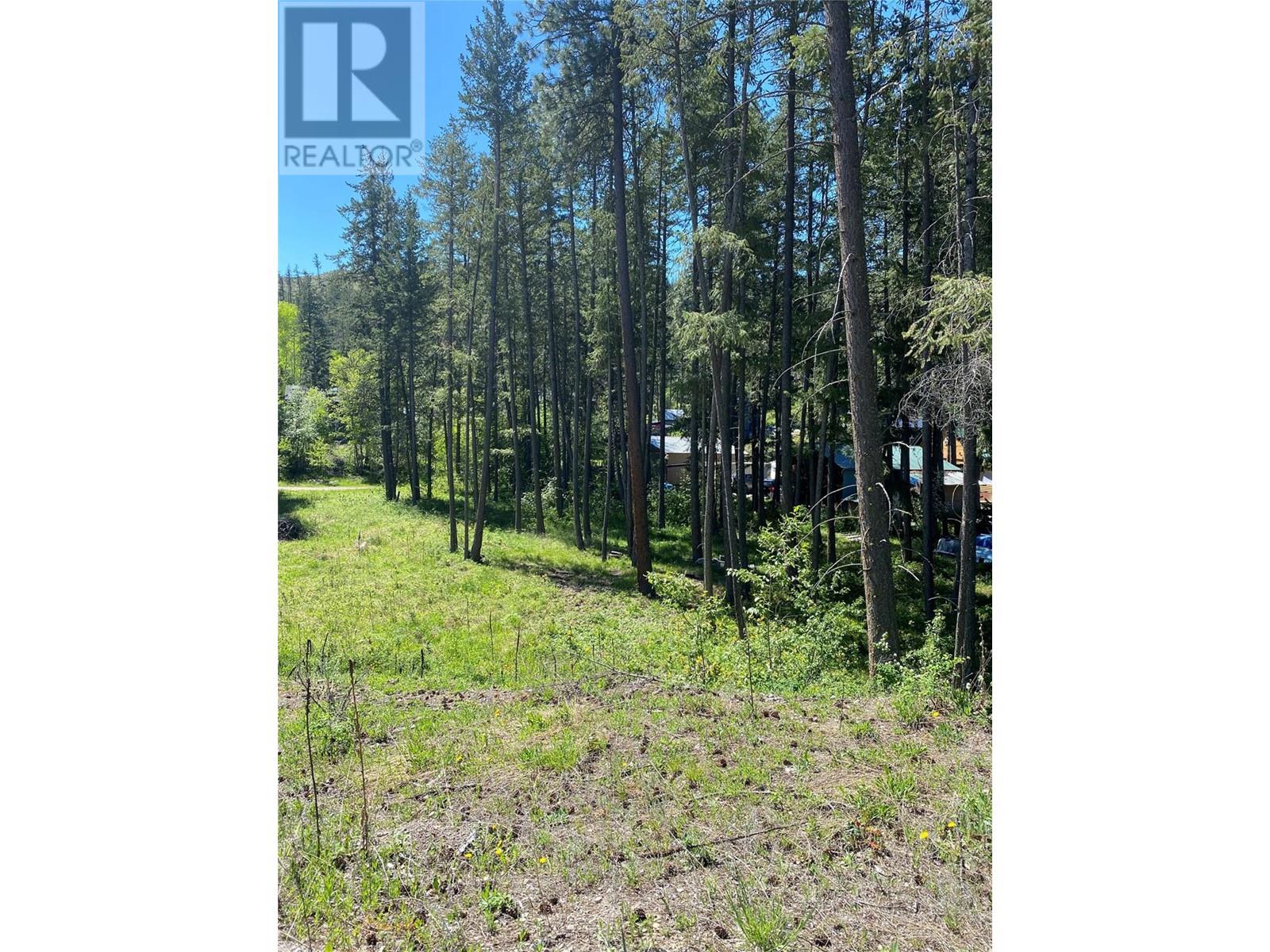 Property at 867 Balsam Road image 3