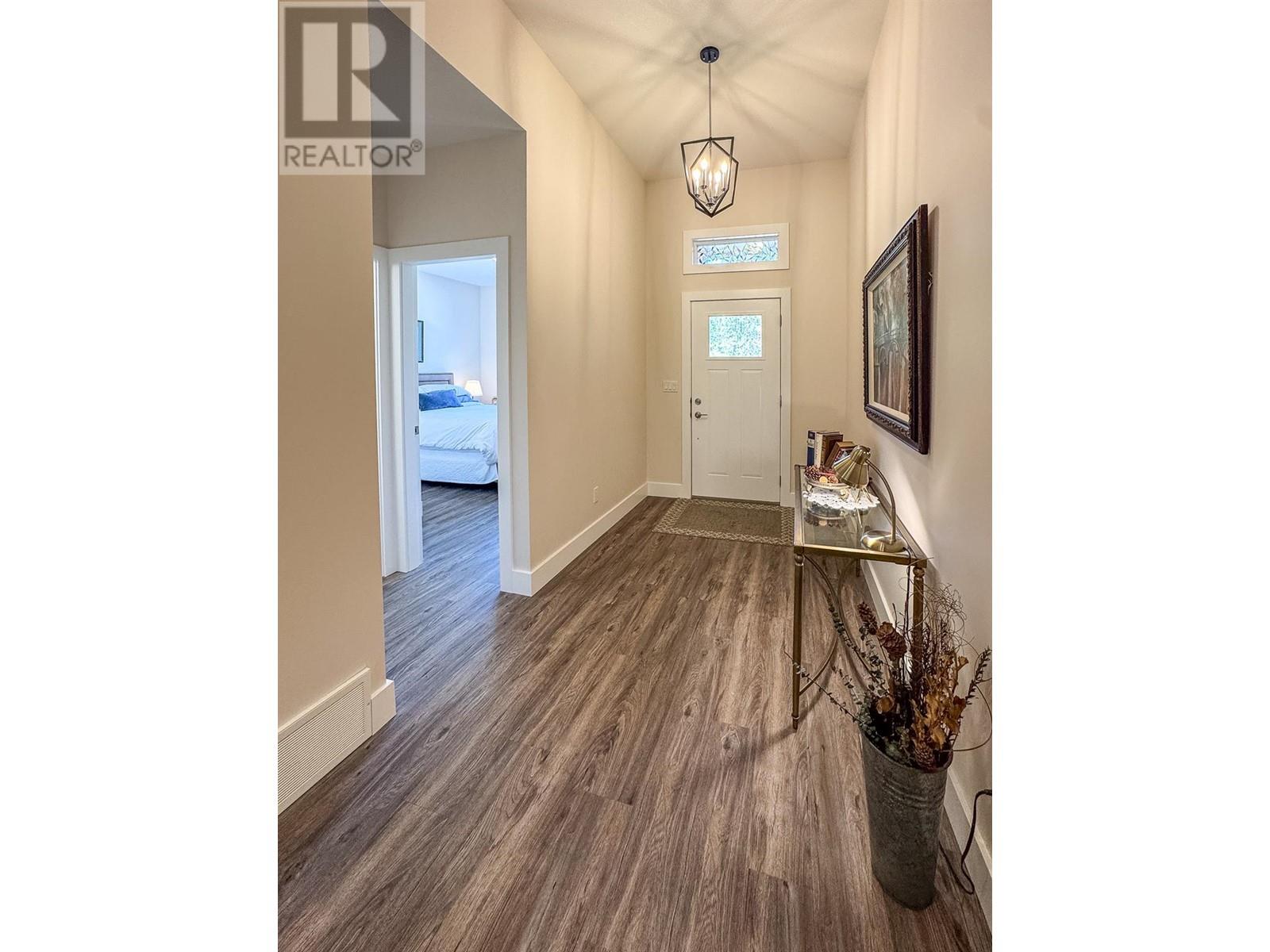 245 Shadow Mountain Boulevard, Cranbrook, British Columbia  V1C 0C6 - Photo 5 - 10346520