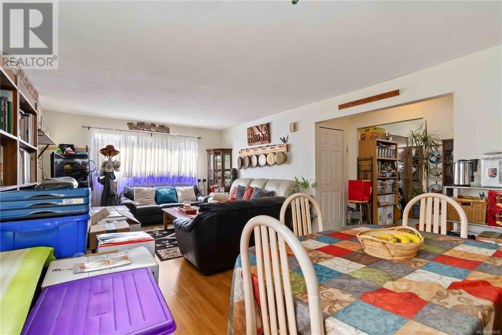 Property at 622 Ralph St N image 3